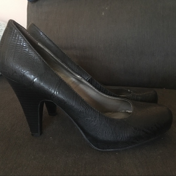 Shoes - Picture 1 of 2